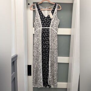 Black and White Sleeveless Dress